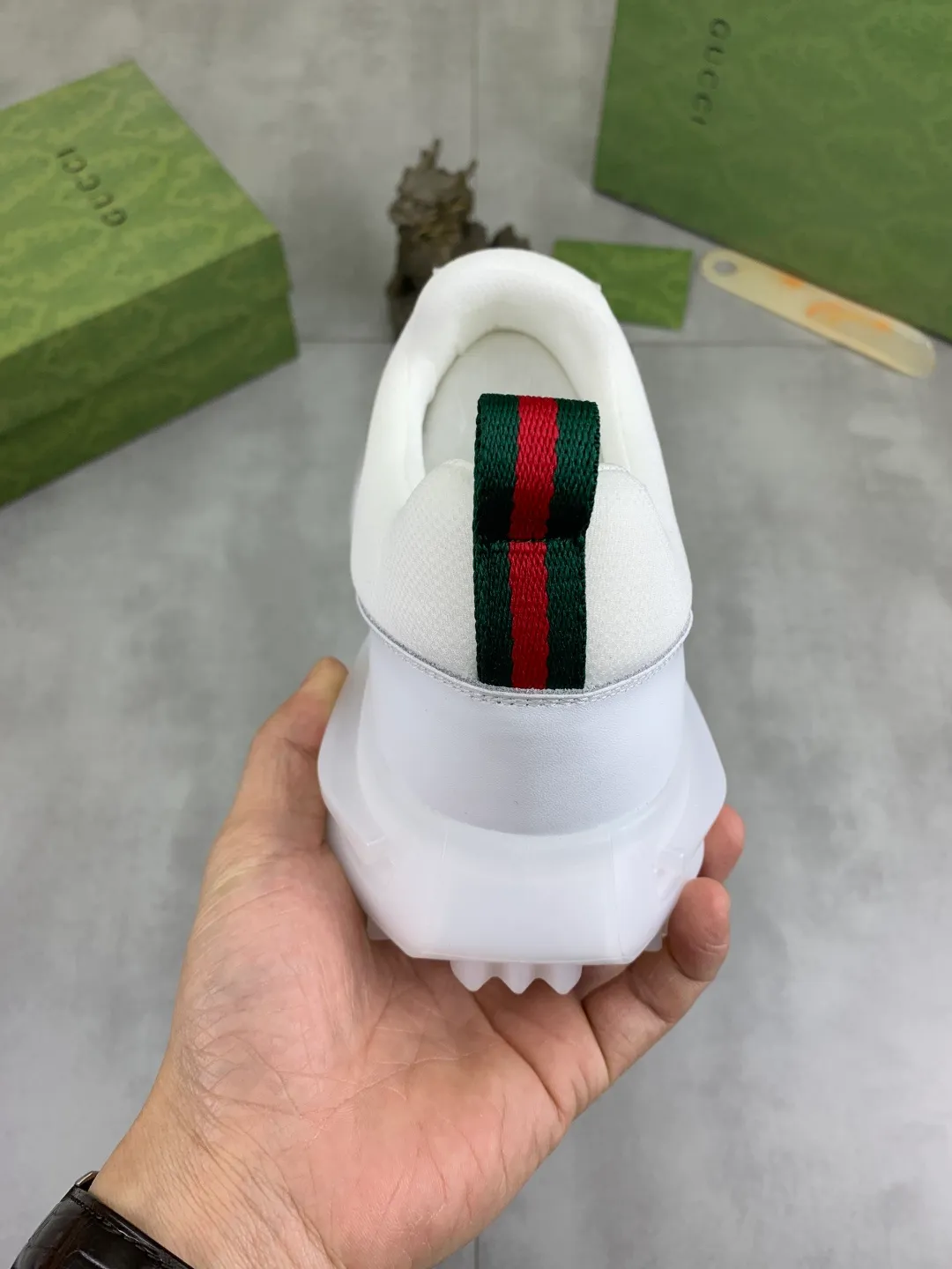 Men's shoes 💰P460💰[New style]🆘 Gucci [GUCCI] classic fashion high-top men's shoes, synchronized with counters, exquisite workmanship, exquisite color matching, the upper is made of original soft double G calfskin Gucci webbing ➕ first-layer pigskin lining ➕ pigskin feet The lasts made according to the original version are quite attractive both on the foot and in the placement. There is no need to comment on the good ones. They are absolutely versatile. Number of sizes: 38-44, 3️⃣colors🉑️ to choose from.